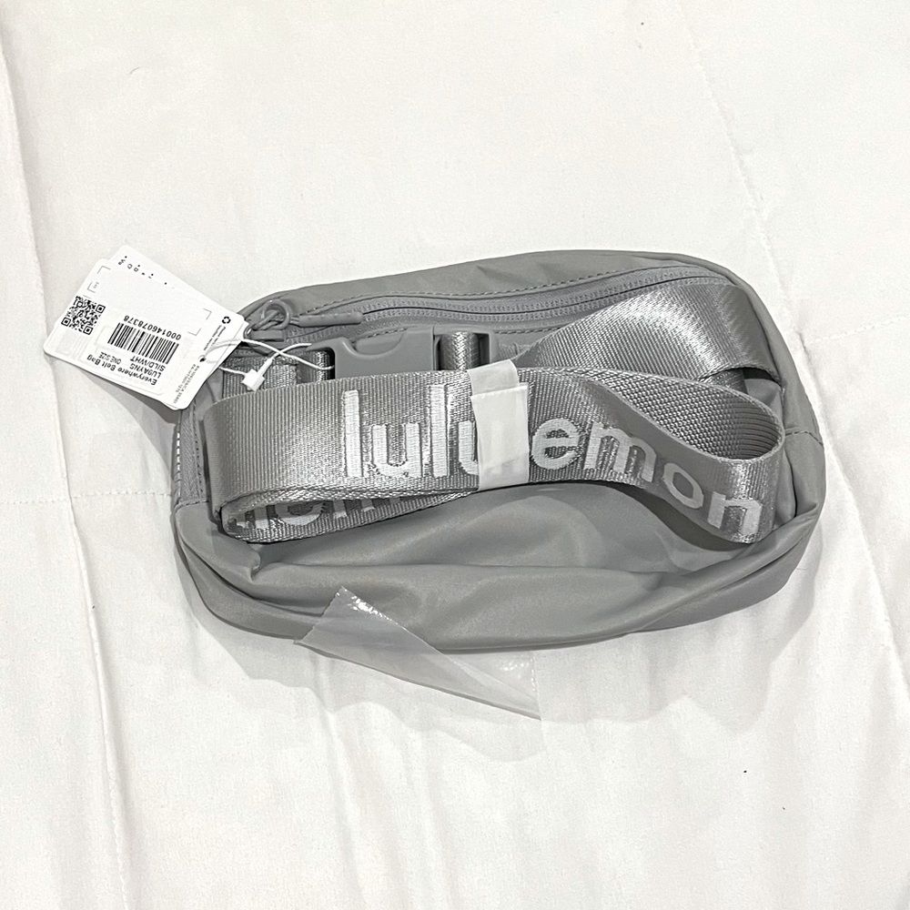 NWT lululemon everywhere belt bag in silver drop/white wordmark logo